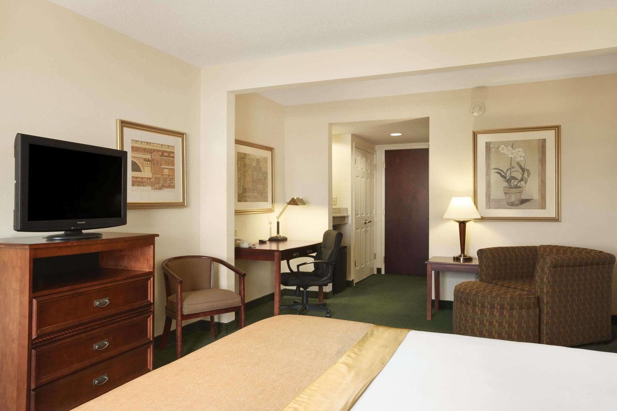 Hotel Wingate By Wyndham Chesapeake Exterior foto