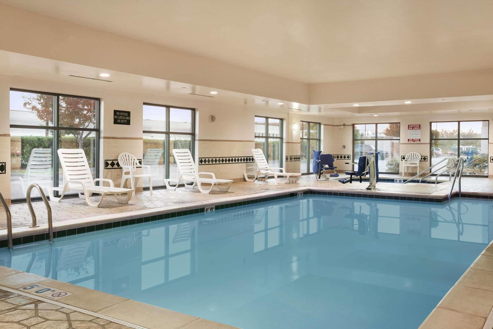 Hotel Wingate By Wyndham Chesapeake Exterior foto