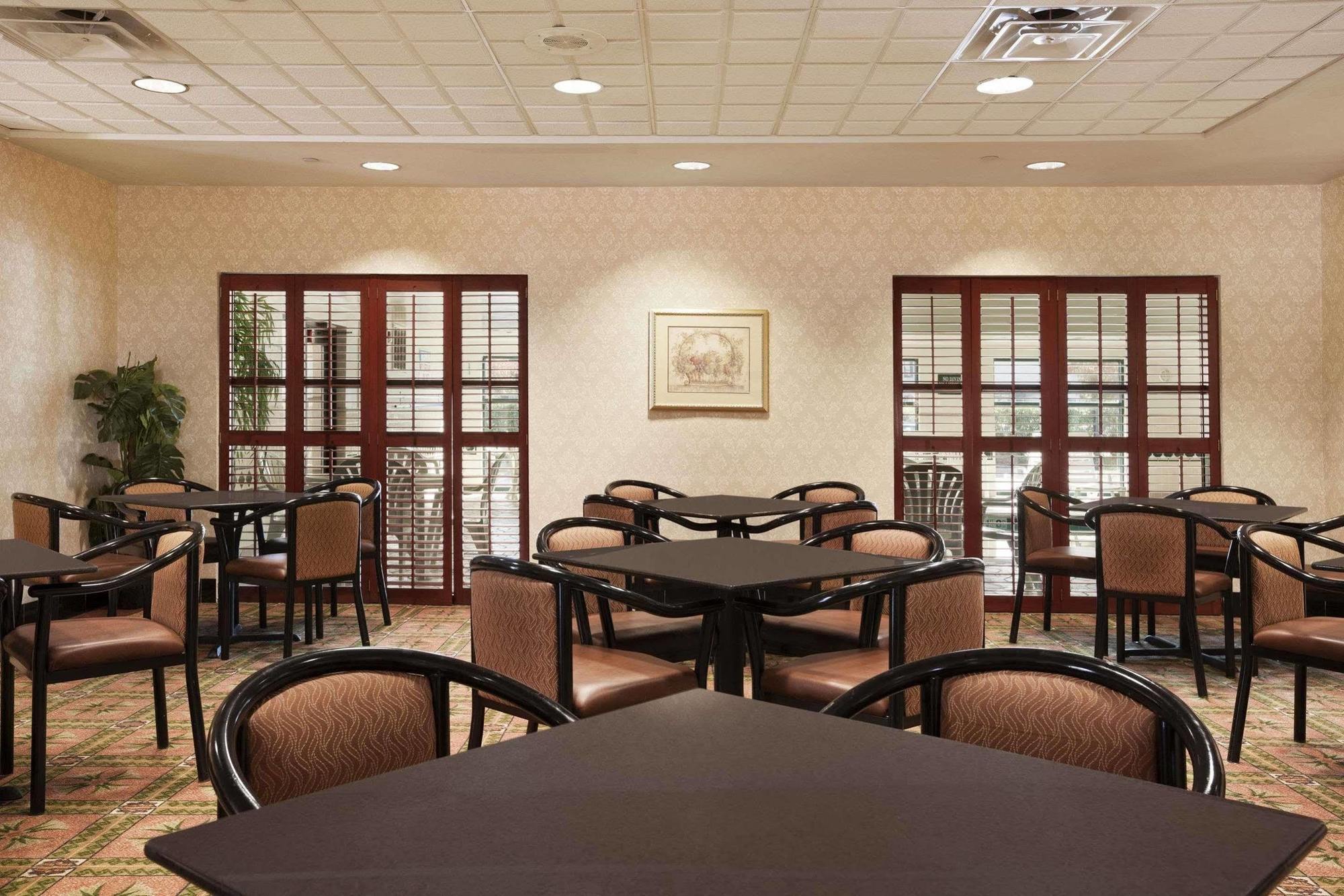 Hotel Wingate By Wyndham Chesapeake Exterior foto